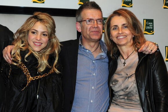 Shakira obligée de quitter sa maison à cause de son ex beau-père !
 
Montserrat Bernabeu - Shakira et son compagnon Gerard Pique au lancement du nouveau livre de Joan Pique, le pere de Gerard, a Barcelone.