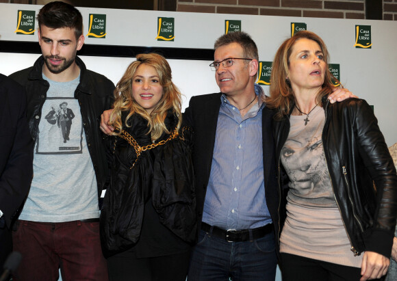 Partie avec ses enfants, Shakira va donc s'installer hier et cela devrait être à Miami, en Floride
 
Montserrat Bernabeu - Shakira et son compagnon Gerard Pique au lancement du nouveau livre de Joan Pique, le pere de Gerard, a Barcelone, le 14 mars 2013.