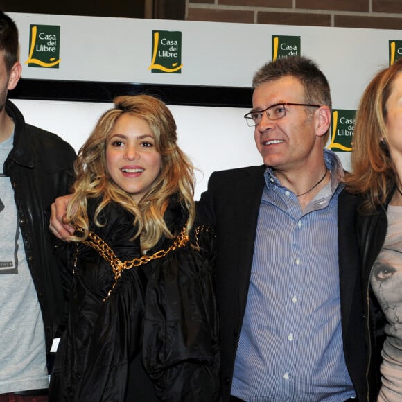 Partie avec ses enfants, Shakira va donc s'installer hier et cela devrait être à Miami, en Floride
 
Montserrat Bernabeu - Shakira et son compagnon Gerard Pique au lancement du nouveau livre de Joan Pique, le pere de Gerard, a Barcelone, le 14 mars 2013.