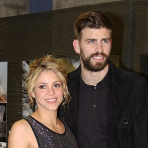 Gerard Piqué reçoit le prix du meilleur athlète catalan lors d'une cérémonie à Barcelone le 25 janvier 2016. Sa compagne, la chanteuse Shakira était à ses côté.