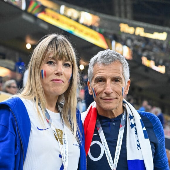 "On fait très attention avec nos réseaux sociaux et les leurs", a-t-elle expliqué au micro de Sud Radio.
Nagui et sa femme Mélanie Page dans les tribunes du match "France - Argentine (3-3 - tab 2-4)" en finale de la Coupe du Monde 2022 au Qatar, le 18 décembre 2022. © Philippe Perusseau / Bestimage