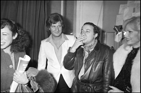 Archives - Coluche et Véronique Colucci entourés de Patrick Sébastien et Michèle Torr en 1980 à l'Olympia.