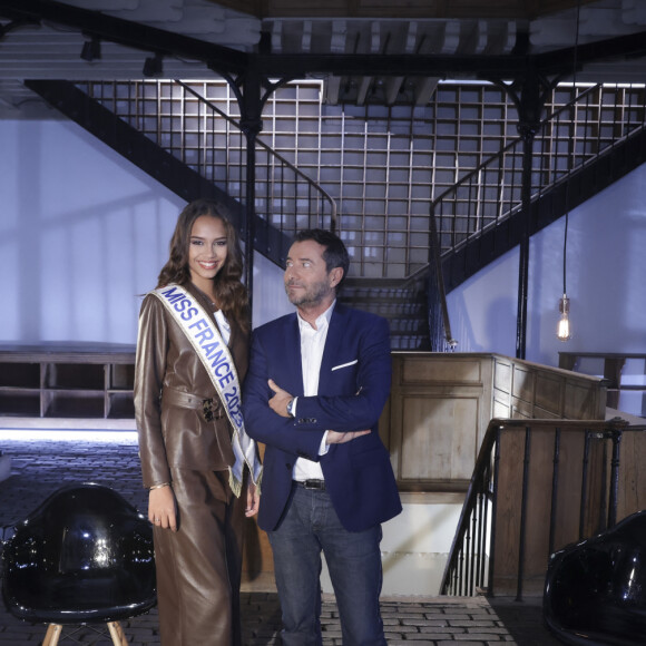 Exclusif - Indira Ampiot (Miss France 2023), Bernard Montiel - Enregistrement de l'émission "Animaux Stars", présentée par B.Montiel et diffusée le 8 avril sur la chaine Animaux TV. Le 10 janvier 2023 © Jack Tribeca / Bestimage