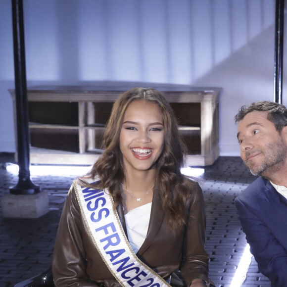 Exclusif - Indira Ampiot (Miss France 2023), Bernard Montiel - Enregistrement de l'émission "Animaux Stars", présentée par B.Montiel et diffusée le 8 avril sur la chaine Animaux TV. Le 10 janvier 2023 © Jack Tribeca / Bestimage