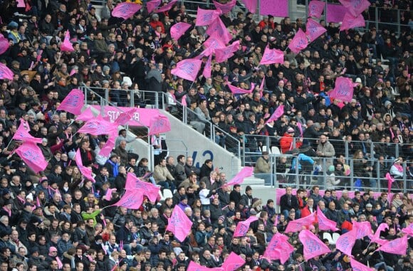 Les supporters du Stade Francais lors d'un match au stade Jean Bouin à Paris, le 30 novembre 2013.