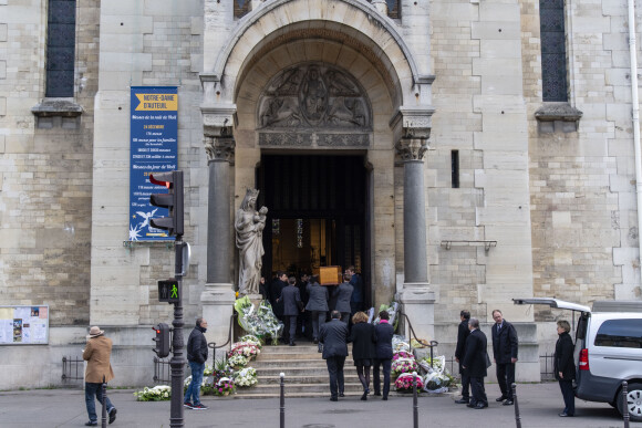 "J'entends un cri d'effroi dans les tribunes, je sais aussitôt la violence du geste. Cela n'aurait jamais dû se produire."
Obsèques du jeune rugbyman Nicolas Chauvin en l'église Notre Dame d'Auteuil à Paris le 19 décembre 2018.