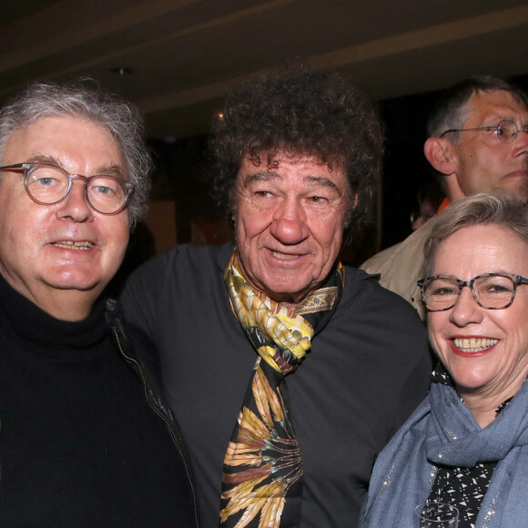 Exclusif - Dominique Besnehard, Robert Charlebois et une amie - Célébrités au Cocktail après le Concert de Robert Charlebois, " Robert en CharleboisScope " au Grand Rex à Paris France, le 1er Avril 2023. © Bertrand Rindoff / Bestimage 