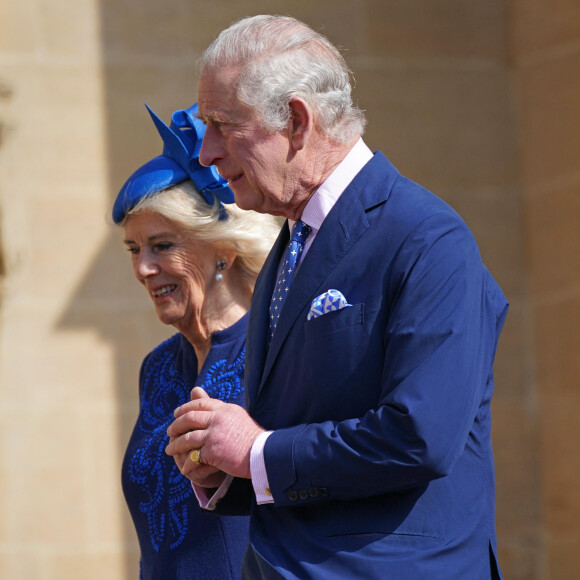 Le roi Charles III d'Angleterre et Camilla Parker Bowles - La famille royale arrive à la chapelle Saint-Georges pour la messe de Pâques au château de Windsor, le 9 avril 2023.