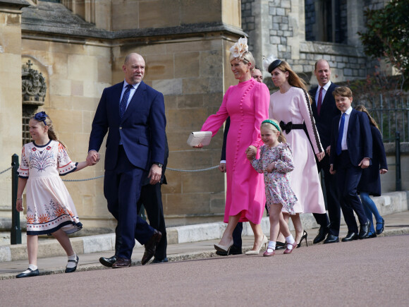 Mike Tindall, sa femme Zara, leurs filles Mia et Lena, la princesse Beatrice d'York, le prince William, le prince George - La famille royale arrive à la chapelle Saint-Georges pour la messe de Pâques au château de Windsor, le 9 avril 2023.