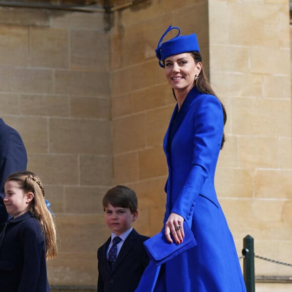 Ils étaient accompagnés de leurs trois enfants, le prince George, la princesse Charlotte et le prince Louis.
Le prince William, Kate Middleton, le prince George, la princesse Charlotte et le prince Louis - La famille royale arrive à la chapelle Saint-Georges pour la messe de Pâques au château de Windsor, le 9 avril 2023.