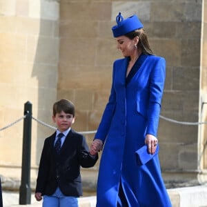 Le prince Louis et sa mère Kate Middleton - La famille royale arrive à la chapelle Saint-Georges pour la messe de Pâques au château de Windsor, le 9 avril 2023.