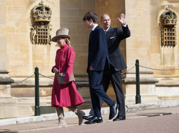 Le prince Edward, duc d'Edimbourg, la duchesse d'Edimbourg - La famille royale arrive à la chapelle Saint-Georges pour la messe de Pâques au château de Windsor, le 9 avril 2023.