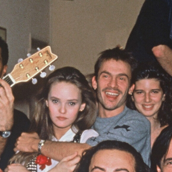 Florent Pagny n'est pas près d'oublier sa relation avec Vanessa Paradis et ce même si elle date d'il y a de nombreuses années.
Vanessa Paradis, Florent Pagny et Mathilda May en soirée à Paris 