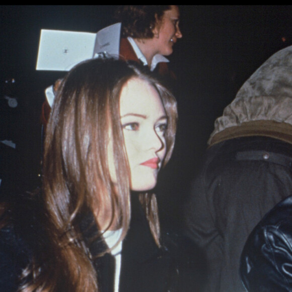 Il a en effet dévoilé qu'il avait "sauvé" celle qui est devenue ensuite la mère de Lily-Rose et Jack Depp.
Florent Pagny et Vanessa Paradis en 1992