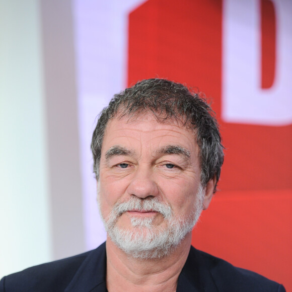 Et pour qu'un tel colosse en arrive là, il en faut beaucoup...
Exclusif - Olivier Marchal - Enregistrement de l'émission "Vivement Dimanche" présentée par M.Drucker et diffusée le 23 février 2020 sur France 2. Le 19 février 2020 © Guillaume Gaffiot / Bestimage 