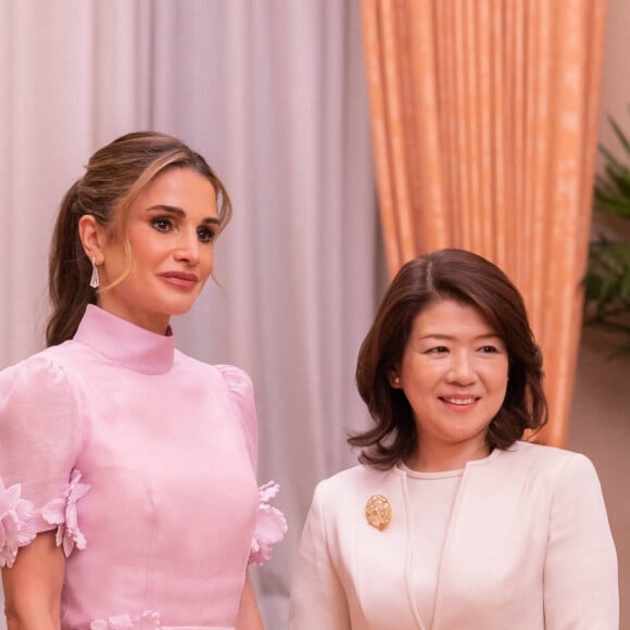 La reine Rania de Jordanie a rencontré la femme du Premier ministre japonais Yuko Kishida lors de sa visite officielle au Japon. Le 11 avril 2023 