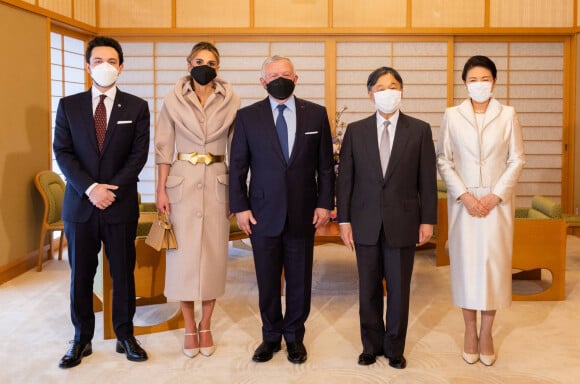 Le couple a fait plusieurs rencontres, notamment celle de l'empereur Naruhito et l'impératrice Masako à Tokyo
La reine Rania et le roi Abdallah de Jordanie reçus par l'empereur Naruhito et l'impératrice Masako à Tokyo, lors de leur visite officielle au Japon. Le 11 avril 2023 