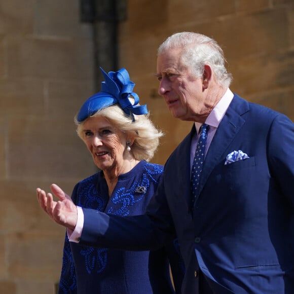 La réponse ? Oui et non.
Le roi Charles III d'Angleterre et Camilla Parker Bowles - La famille royale du Royaume Uni arrive à la chapelle Saint George pour la messe de Pâques au château de Windsor le 9 avril 2023..