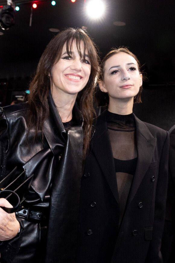 Ce n'est qu'au retour d'Alice, après un "break up douloureux", qu'ils ont renoué des liens forts
Charlotte Gainsbourg et sa fille Alice Attal - Arrivées à la 48ème cérémonie des César à l'Olympia à Paris le 24 février 2023. © Olivier Borde / Dominique Jacovides / Bestimage 