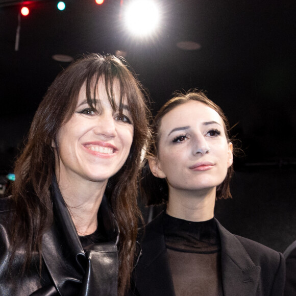 Ce n'est qu'au retour d'Alice, après un "break up douloureux", qu'ils ont renoué des liens forts
Charlotte Gainsbourg et sa fille Alice Attal - Arrivées à la 48ème cérémonie des César à l'Olympia à Paris le 24 février 2023. © Olivier Borde / Dominique Jacovides / Bestimage 