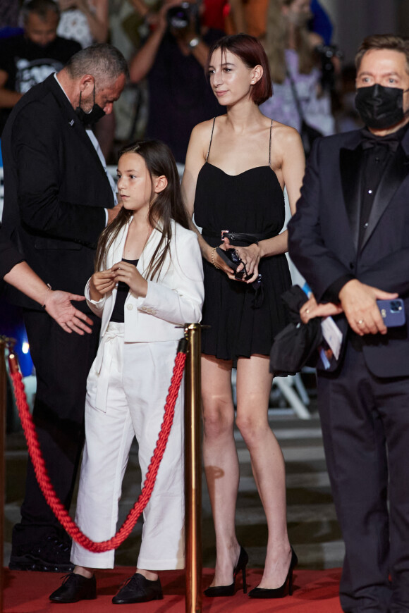 Alice et Joe Attal (les filles de Charlotte Gainsbourg) - Montée des marches du film "Jane par Charlotte" lors du 74ème Festival International du Film de Cannes. Le 7 juillet 2021 © Borde-Jacovides-Moreau / Bestimage 