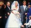 Le mariage a eu lieu devant un parterre d'invités parmi lesquels Johnny Hallyday et Sylvie Vartan évidemment
Mariage de David Hallyday et Estelle Lefébure le 15 septembre 1989