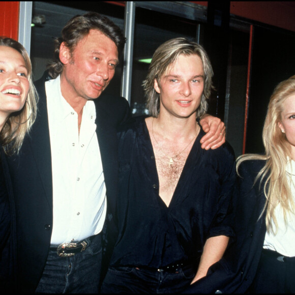 David Hallyday, Estelle Lefébure avec Johnny Hallyday et Sylvie Vartan le soir de la première de la tournée de David Hallyday en 1991