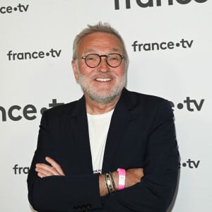 Laurent Ruquier au photocall pour la conférence de presse de rentrée de France TV à la Grande Halle de la Villette à Paris, France, le 6 juillet 2022. © Coadic Guirec/Bestimage 