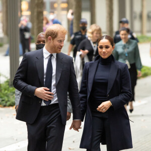 Le prince Harry, duc de Sussex, et Meghan Markle, duchesse de Sussex, à leur arrivée au Mémorial du 11 septembre et au One World Trade Center à New York. Le 23 septembre 2021 