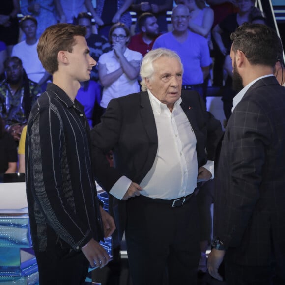 En 1999, après deux divorces, Michel Sardou a épousé Anne-Marie Périer.
Exclusif - Michel Sardou, Cyril Hanouna sur le plateau de l'émission Touche pas à mon poste (TPMP) le 29 août 2022. © Jack Tribeca / Bestimage