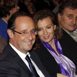 François Hollande et son ex-femme Valérie Trierweiler à Paris le 12 décembre 2011.
