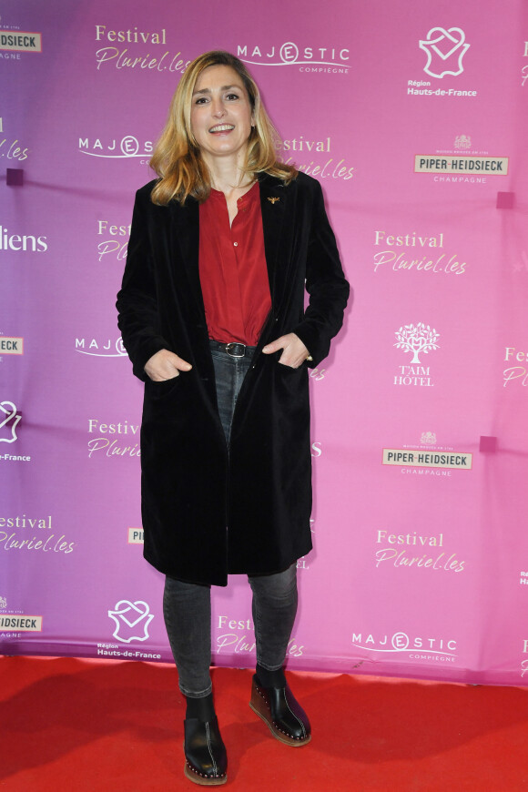 Julie Gayet - Photocall pour la remise des prix de la 6ème édition du Festival "Pluriel.les" à Compiègne, France, le 11 mars 2023. © Giancarlo Gorassini/Bestimage 