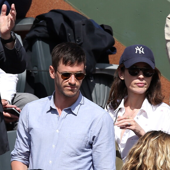 Gaspard Ulliel et Gaëlle Pietri dans les tribunes des Internationaux de Tennis de Roland Garros à Paris le 7 juin 2017 © Cyril Moreau-Dominique Jacovides/Bestimage 