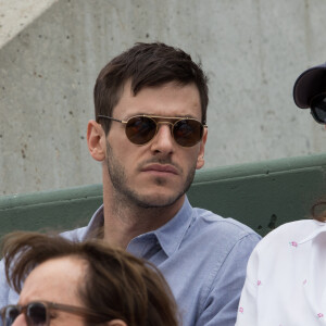 Gaspard Ulliel et Gaëlle Pietri - Jour 11 - Les célébrités dans les tribunes des internationaux de tennis de Roland Garros à Paris. Le 7 juin 2017 © Jacovides-Moreau / Bestimage 