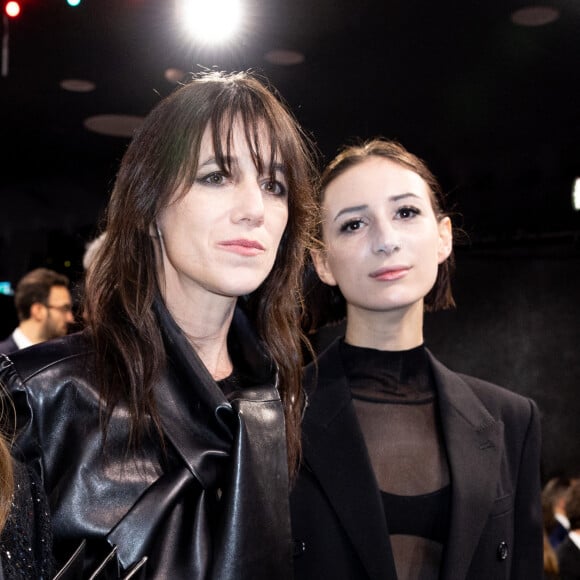 Longtemps préservée par sa mère, Alice Attal se libère !
Charlotte Gainsbourg et sa fille Alice Attal - Arrivées à la 48ème cérémonie des César à l'Olympia à Paris. © Olivier Borde / Dominique Jacovides / Bestimage 