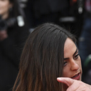 Anouchka, par exemple, habite en Suisse non loin d'une autre propriété de l'acteur. 
Alain Delon et sa fille Anouchka Delon - Montée des marches du film "A Hidden Life" lors du 72ème Festival International du Film de Cannes, le 19 mai 2019. 