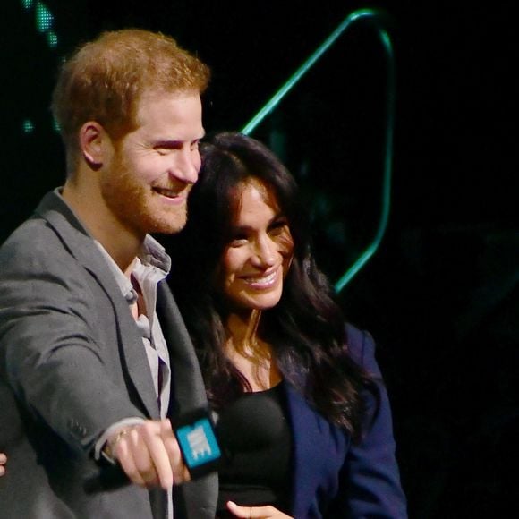 Le prince Harry, duc de Sussex, et Meghan Markle, duchesse de Sussex, enceinte, lors de l'évènement WE Day au Wembley Arena à Londres, Royaume Uni, le 6 mars 2019.