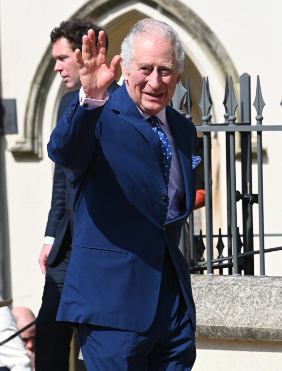 Le roi Charles III d'Angleterre - La famille royale du Royaume Uni arrive pour assister à la messe de Pâques à la chapelle Saint Georges au château de Windsor, le 9 avril 2023.