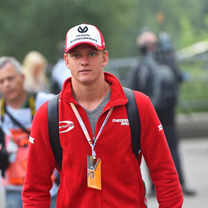 Mick Schumacher dans le paddock du Circuit de Spa-Francorchamps en Belgique le 27 août 2017.