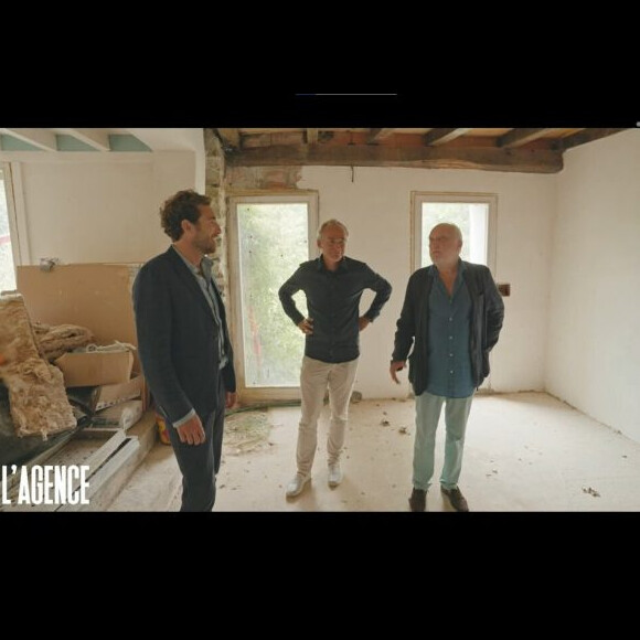 Il avait alors fait appel à la famille Kretz pour l'aider à la vendre et ainsi rembourser son crédit.
François Berléand ouvre les portes de sa maison en ruine et au chantier abandonné dans l'émission "L'Agence" - TMC