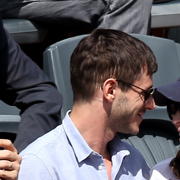 Gaspard Ulliel et son ex-compagne Gaëlle Pietri dans les tribunes des Internationaux de Tennis de Roland Garros à Paris le 7 juin 2017 © Cyril Moreau-Dominique Jacovides/Bestimage 