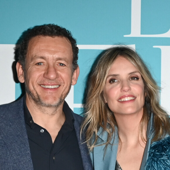 En plein milieu de son anecdote, le compagnon de Laurence Arné en a notamment profité pour faire passer un message : "J'ai fait du secourisme. Faites du secourisme, apprenez les premiers gestes. C'est super important, ça sauve des vies !". 
Dany Boon et sa compagne Laurence Arné - Avant-première du film "La Vie pour de vrai" au cinéma Pathé Wepler à Paris le 18 avril 2023. © Coadic Guirec/Bestimage