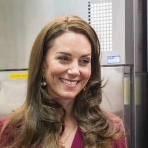 Catherine (Kate) Middleton, princesse de Galles, lors d'une visite à l'Indian Streatery, un restaurant indien familial à Birmingham, le 20 avril 2023. Ils célèbrent la riche culture asiatique de la ville. 