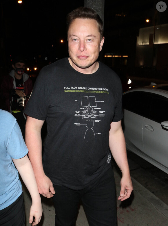 Elon Musk est allé diner au restaurant BOA Steakhouse avec ses enfants dans le quartier de West Hollywood à Los Angeles pendant l'épidémie de coronavirus (Covid-19), le 25 septembre 2020 