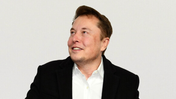 Elon Musk, sa menace mise à exécution : Christophe Beaugrand, Michael Youn... Les stars se moquent !