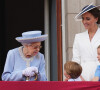 Sur le balcon, il avait notamment discuté avec la reine Elizabeth II. 
La reine Elisabeth II d'Angleterre, Catherine Kate Middleton, duchesse de Cambridge, le prince Louis et la princesse Charlotte - Les membres de la famille royale regardent le défilé Trooping the Colour depuis un balcon du palais de Buckingham à Londres lors des célébrations du jubilé de platine de la reine le 2 juin 2022. 