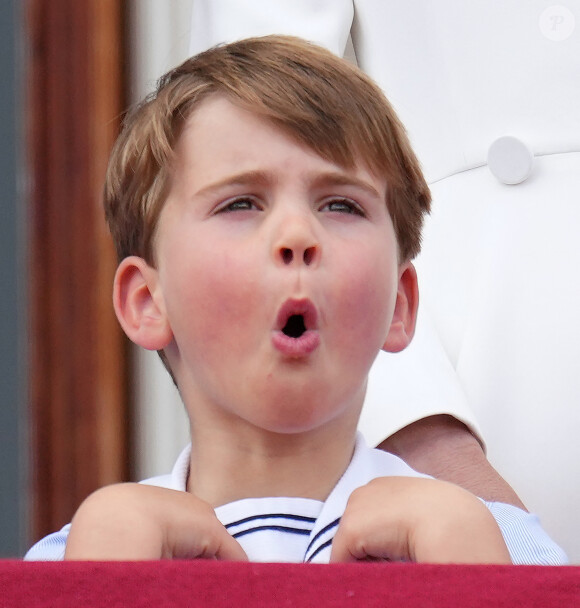 Le prince Louis avait fait le show l'an dernier au moment du Jubilé.
Le prince Louis de Cambridge - Les membres de la famille royale regardent le défilé Trooping the Colour depuis un balcon du palais de Buckingham à Londres lors des célébrations du jubilé de platine de la reine.