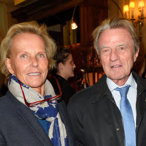 Christine Ockrent et Bernard Kouchner sont en couple depuis plus de 40 ans.
Christine Ockrent avec son mari Bernard Kouchner à la générale de la pièce "La Vraie Vie" au théâtre Edouard 7 à Paris. © Guirec Coadic/Bestimage