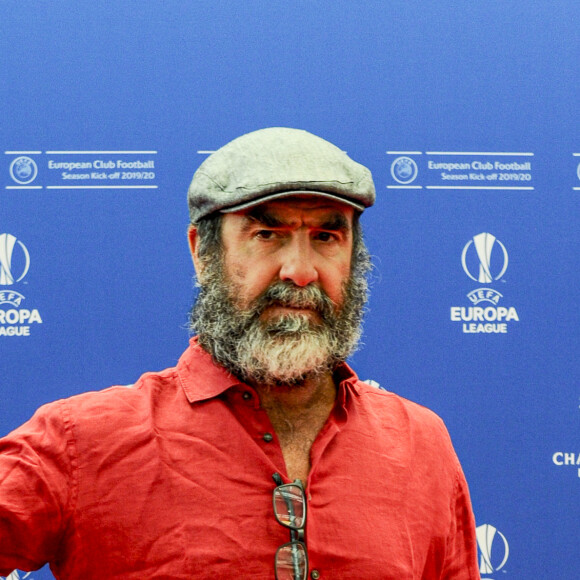 Eric Cantona (Prix du président de l'UEFA en reconnaissance de sa carrière de joueur magnifique et de son engagement pour des causes sociales) au photocall de la cérémonie du tirage au sort de la phase de poules de l'édition 2019-2020 de la Ligue des Champions à Monaco, le 29 août 2019. 