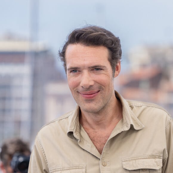 Le réalisateur Nicolas Bedos au photocall de "Mascarade" lors du 75ème Festival International du Film de Cannes, le 28 mai 2022. © Olivier Borde / Bestimage